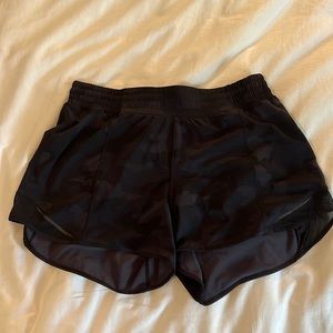 Lululemon Hotty Hot High-Rise Lined Short 4” Camo Deep. Hardly Worn